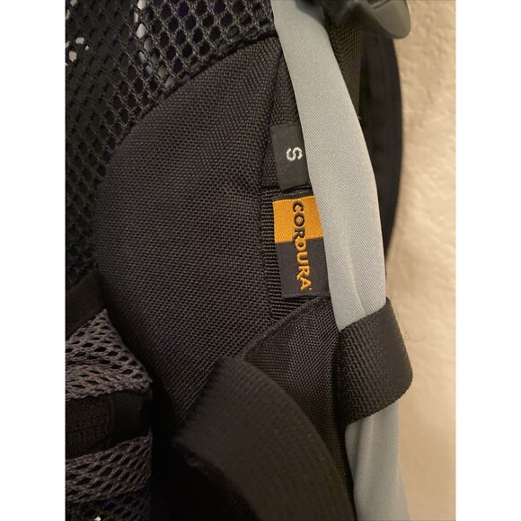 OSPREY Atmos 35 Airspeed size Men’s S. Gray and Black Backpack - Picture 13 of 14